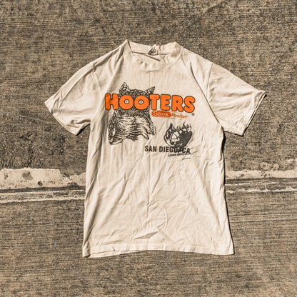 2000's hooters tee