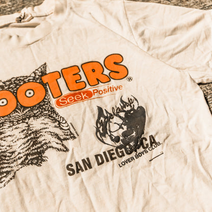 2000's hooters tee