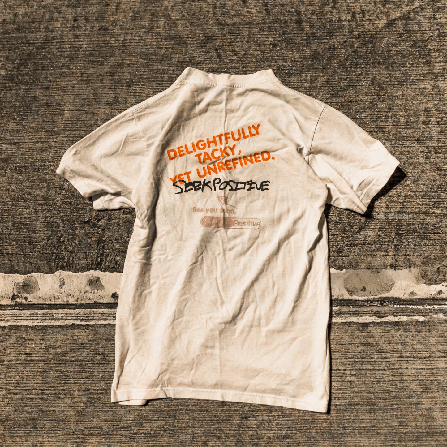 2000's hooters tee